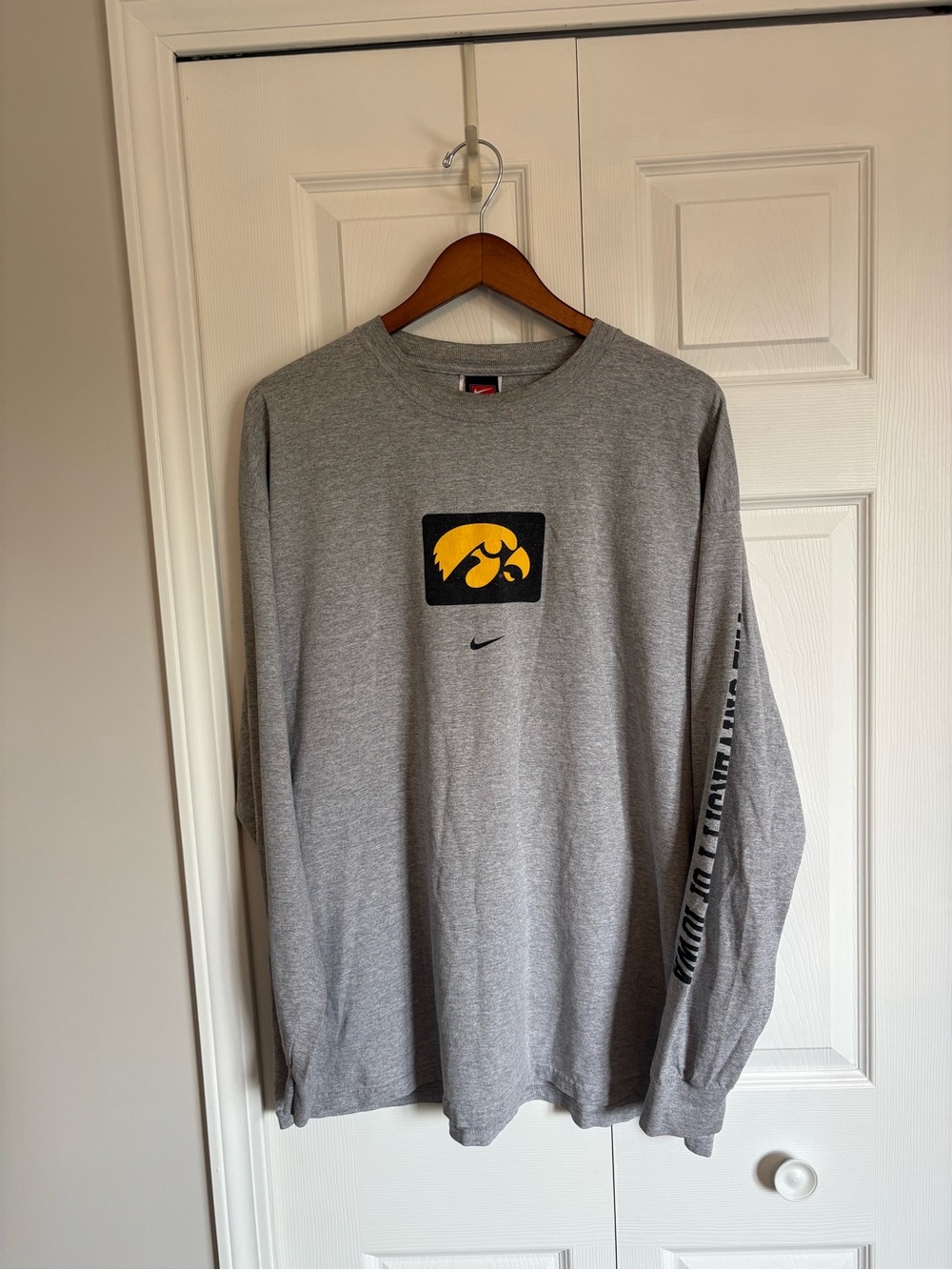Vintage 90s Nike Center Swoosh Iowa Hawkeyes Logo Gray Long Sleeve Shirt Mens XL